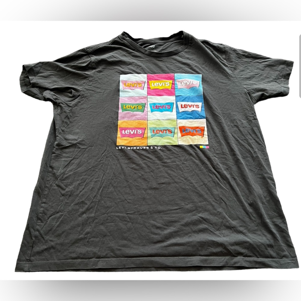 Levi’s t-shirt